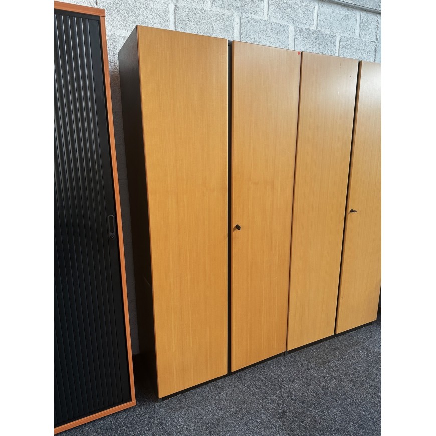 Armoire haute en bois