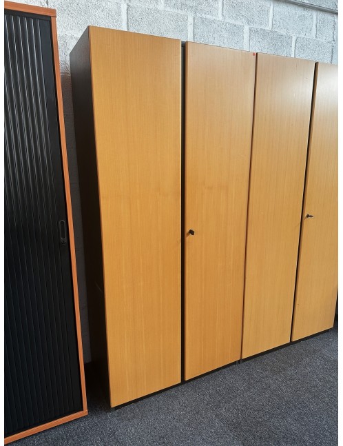 Armoire haute en bois