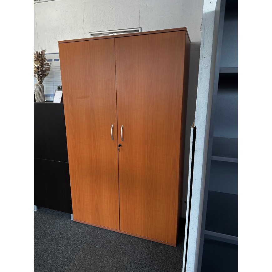 Armoire haute en bois
