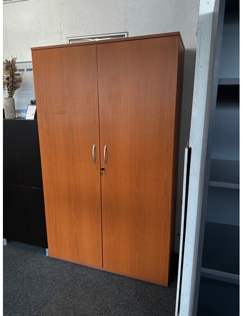 Armoire haute en bois