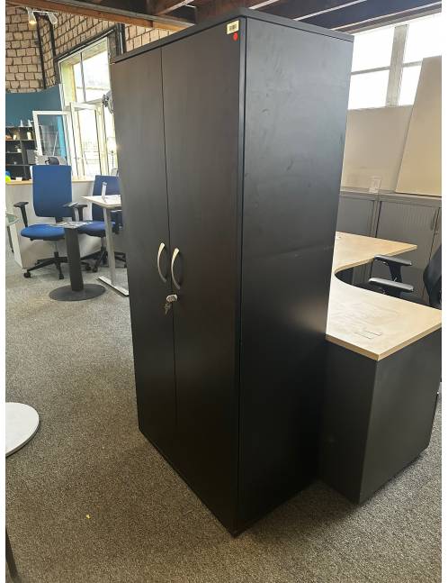 Armoire bois noire