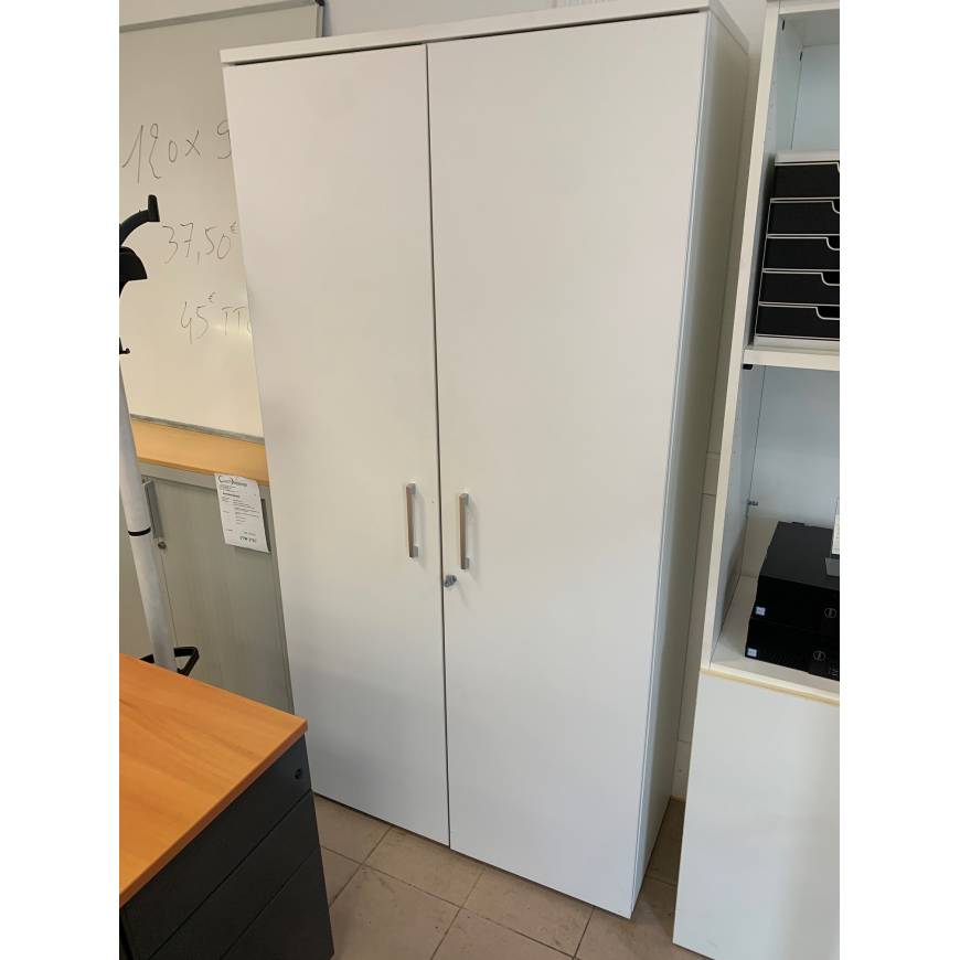 Armoire blanche haute en bois