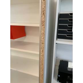 Armoire blanche haute en bois