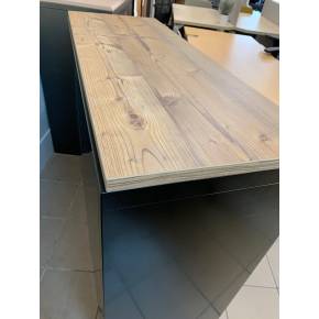 Armoire basse avec top en bois